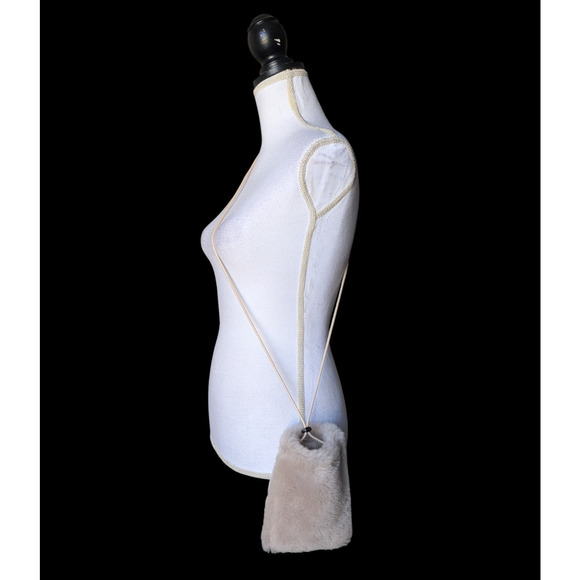 Natures Collection Copenhagen Light Pink Gwen Phonebag Sheepskin Crossbody Bag - Picture 1 of 5